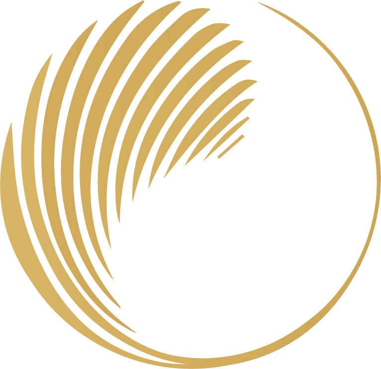 Abstraktes goldenes Kreis-Logo mit geschwungenen Pinselstrichen auf weißem Hintergrund.